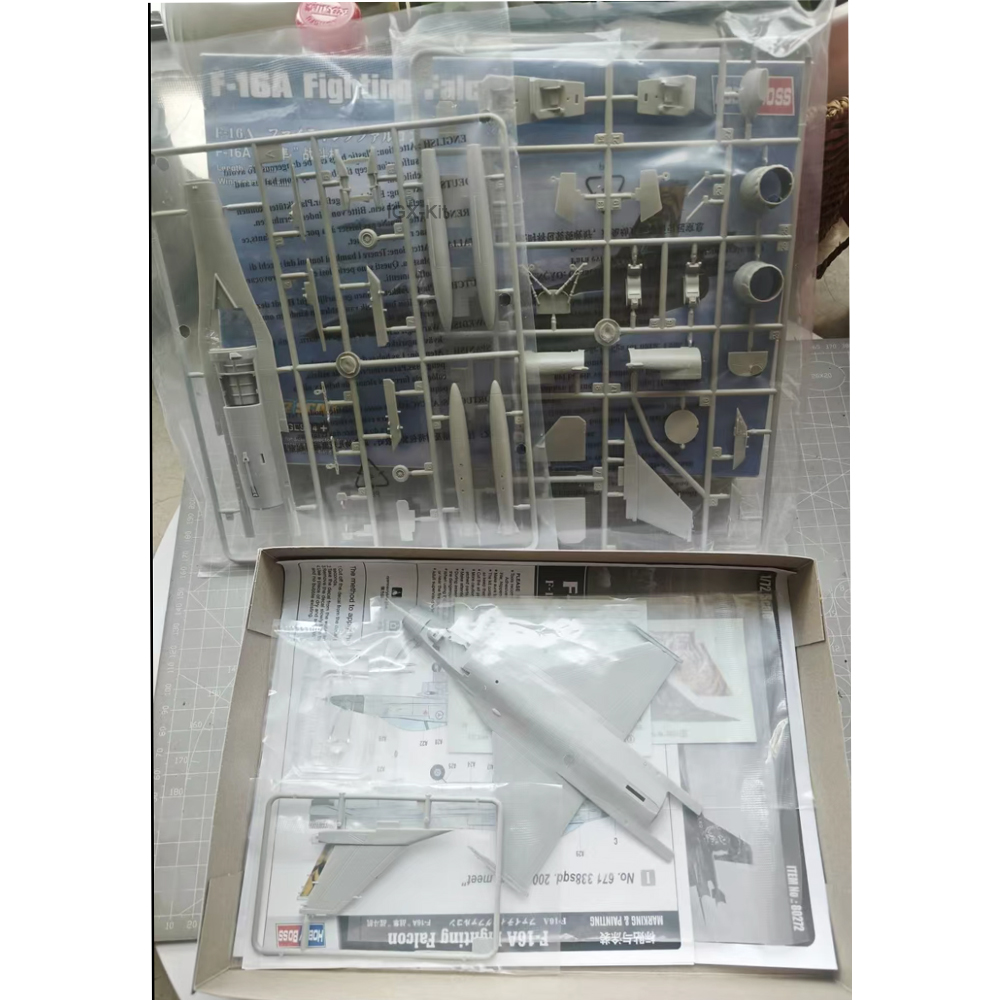 Model Kit F16 - Hobbyboss 80272 Schaal 1:72 General Dynamics